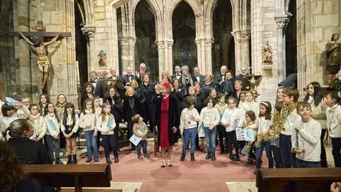 La Coral Santa Mar&iacute;a con los ni&ntilde;os en Navidad 2022