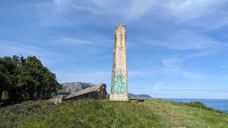 Asociaciones denuncian la desaparición de una torre de la Milla Medida de Islares por falta de protección