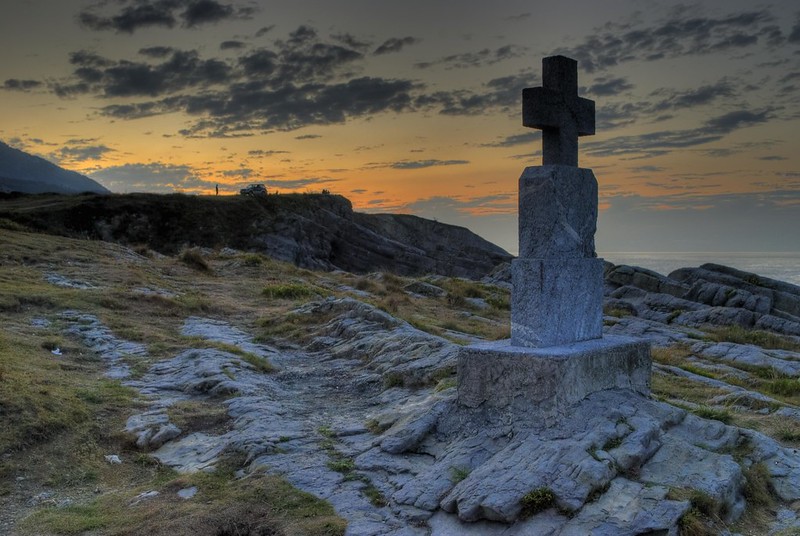 202002 cruz campas cementerio castro urdiales