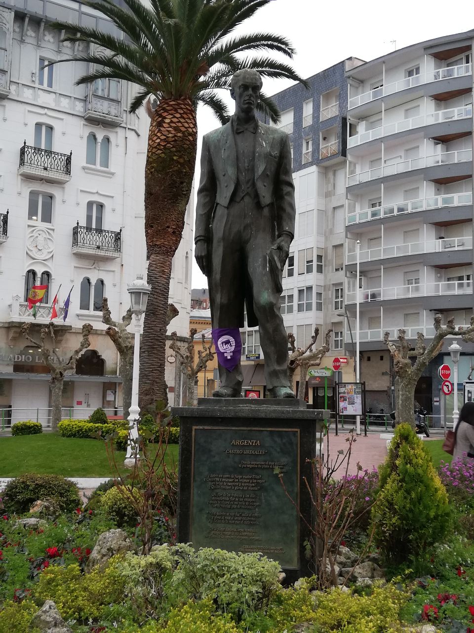 202103 8marzo estatuas castro urdiales 1
