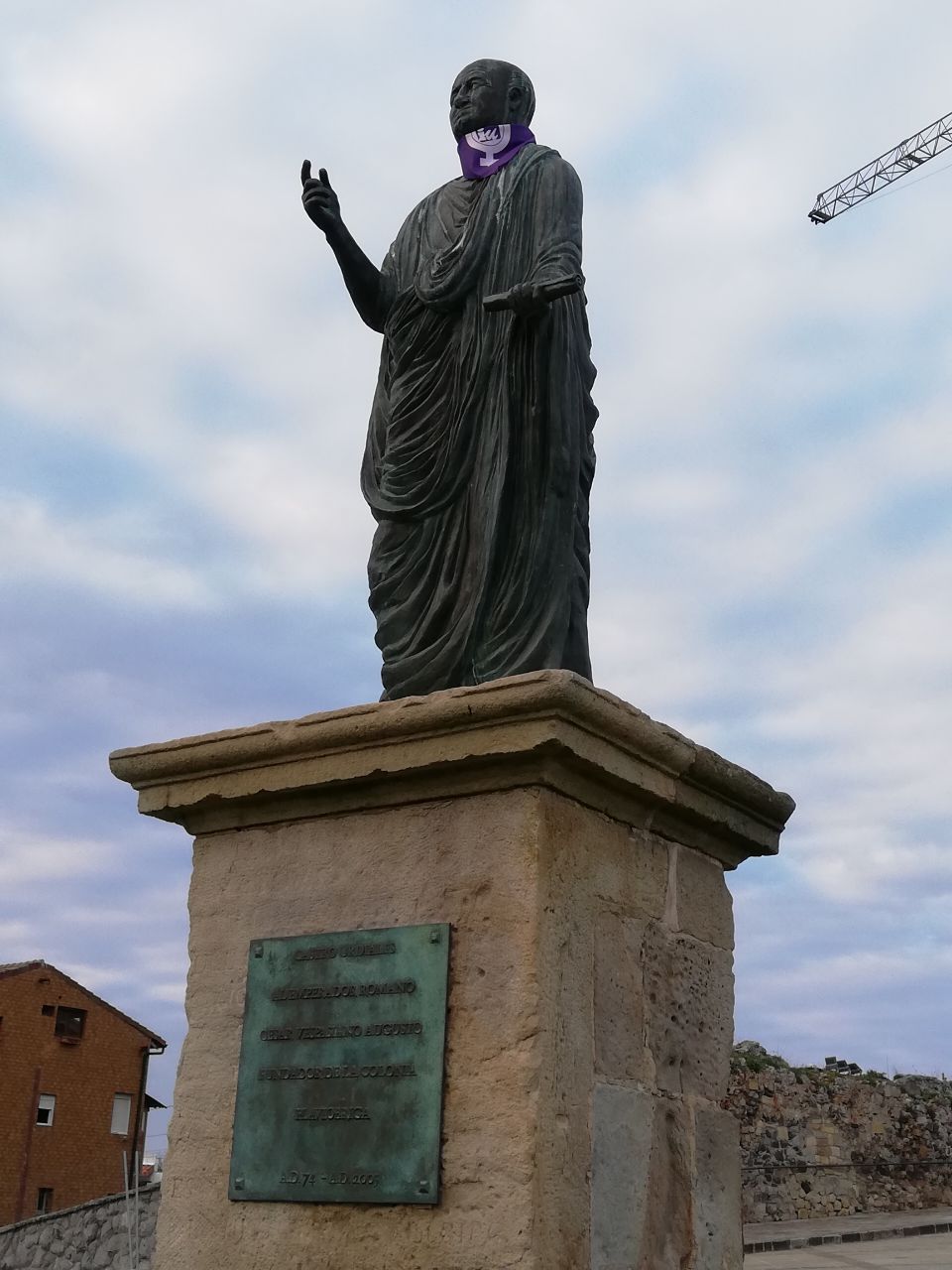 202103 8marzo estatuas castro urdiales 1