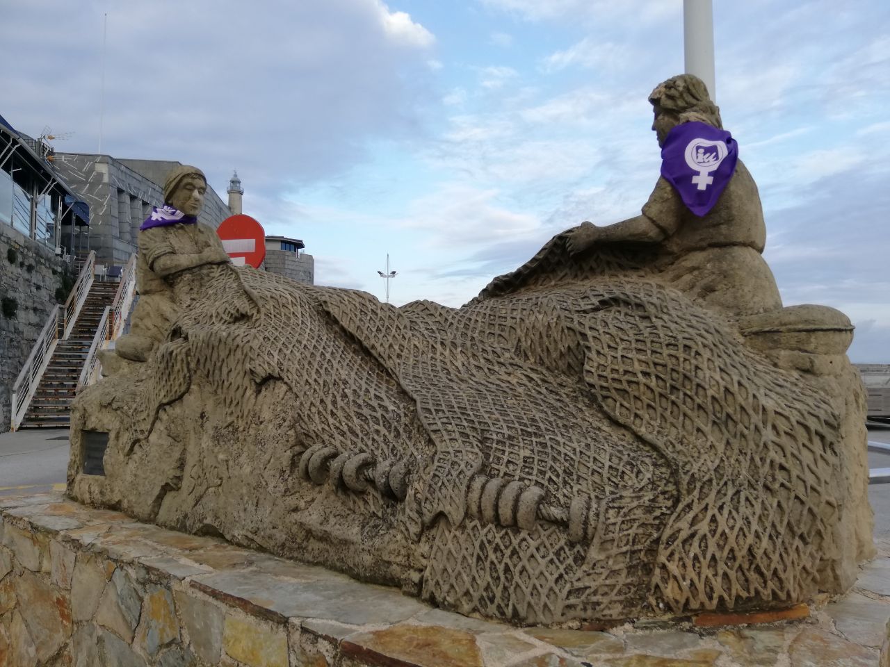 202103 8marzo estatuas castro urdiales 1