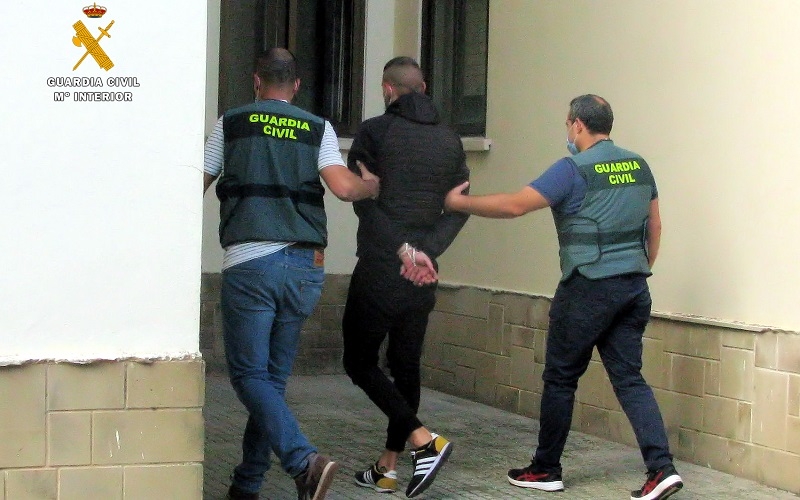 La Guardia Civil detiene al presunto autor de 39 robos en Castro Urdiales