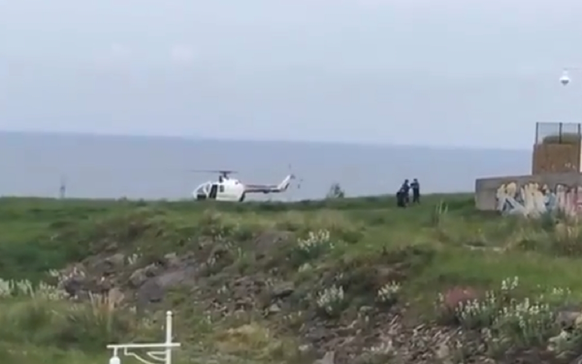 [VIDEO] Helicoptero de la Guardia Civil aterriza para identificar a una persona que paseaba con un perro en Castro Urdiales