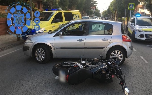 Un herido tras accidente coche - moto en Castro Urdiales