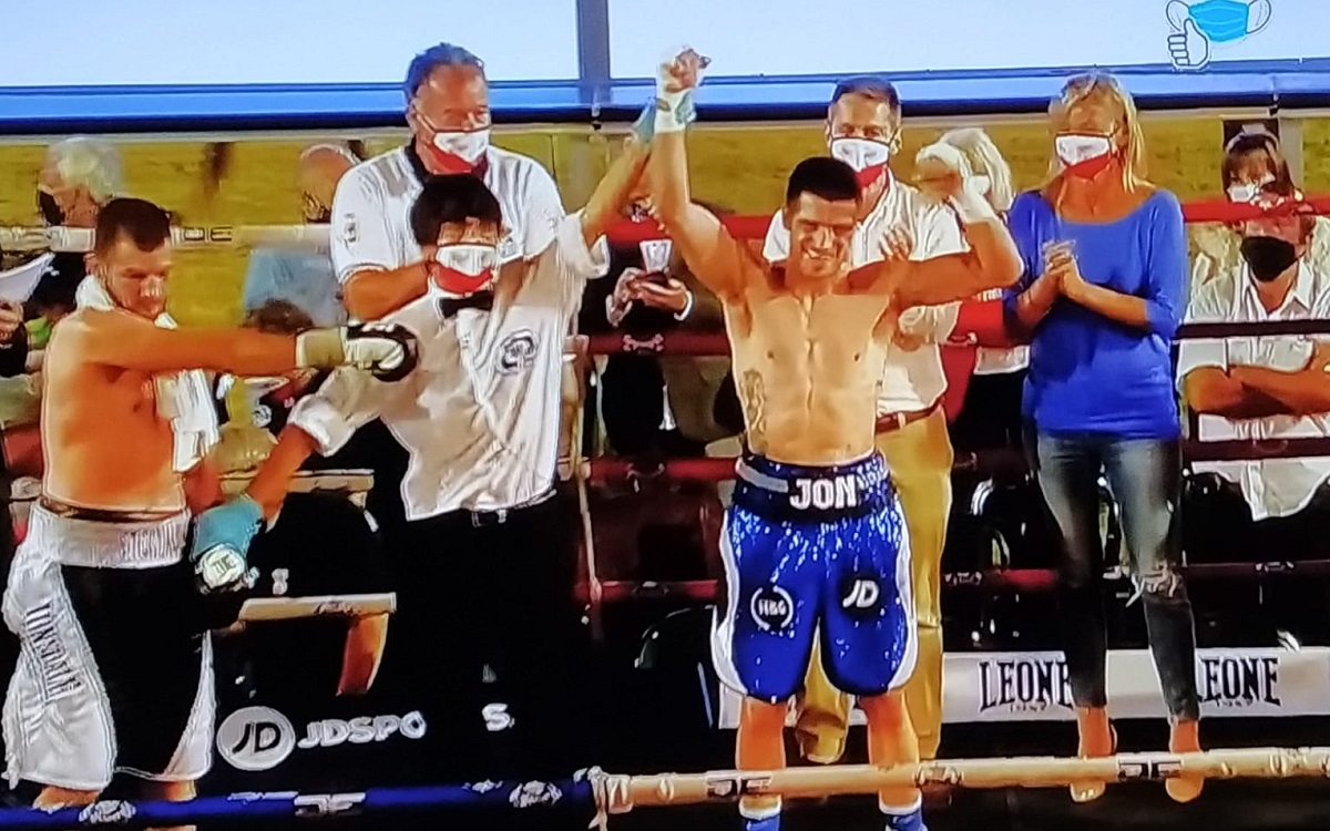 BOXEO/ Jon Miguez vence su combate número doce en Castro Urdiales