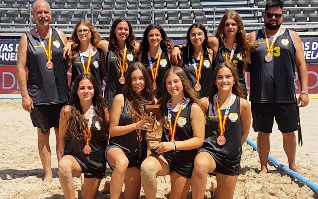 BALONMANO/ Las infantiles del San Andrés, bronce en el Campeonato de España de Balonmano Playa