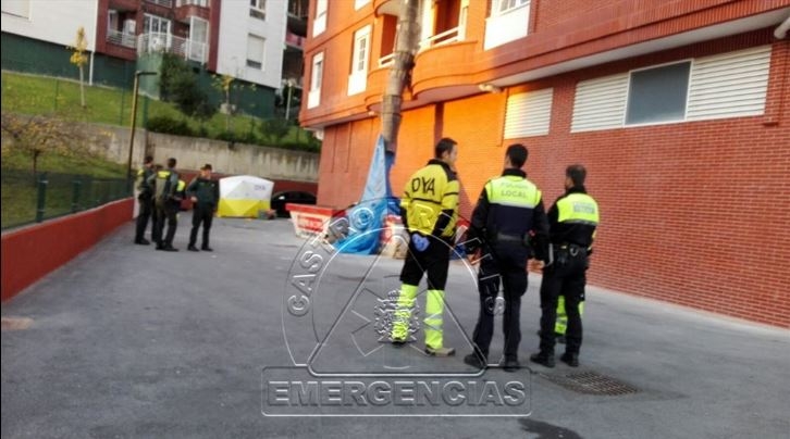 Fallece un trabajador en la calle Poeta José Hierro al precipitarse desde un tercer piso