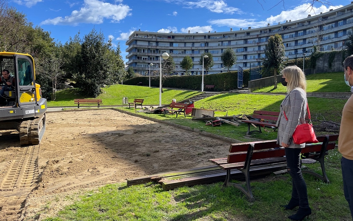 El Ayuntamiento de Castro Urdiales inicia las obras de rehabilitación del parque infantil de Los Caseríos