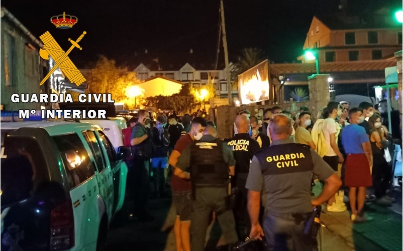 La Guardia Civil de Cantabria pone fin a varios botellones descontrolados en los últimos días