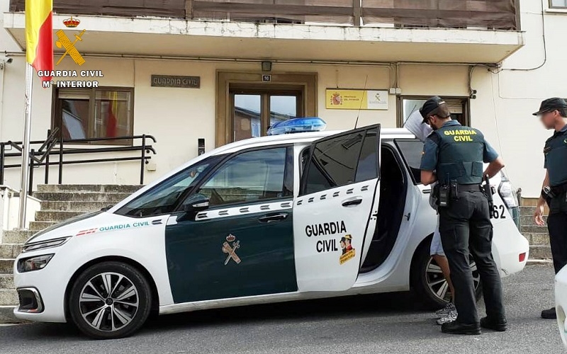 La Guardia Civil detiene al presunto autor de un robo en un bar de Castro Urdiales que había amenazado con un cuchillo al trabajador