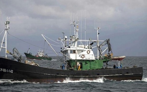 Fallece un pescador de Castro Urdiales de 56 años mientras faenaba a pocas millas de Santander