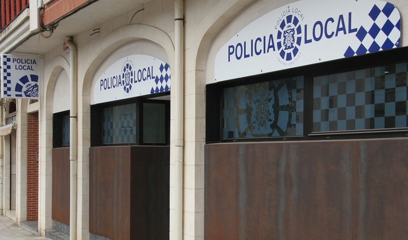 La Policía Local detiene a una conductora tras colisionar su coche en Cotolino cuadruplicando los límites de alcoholemía