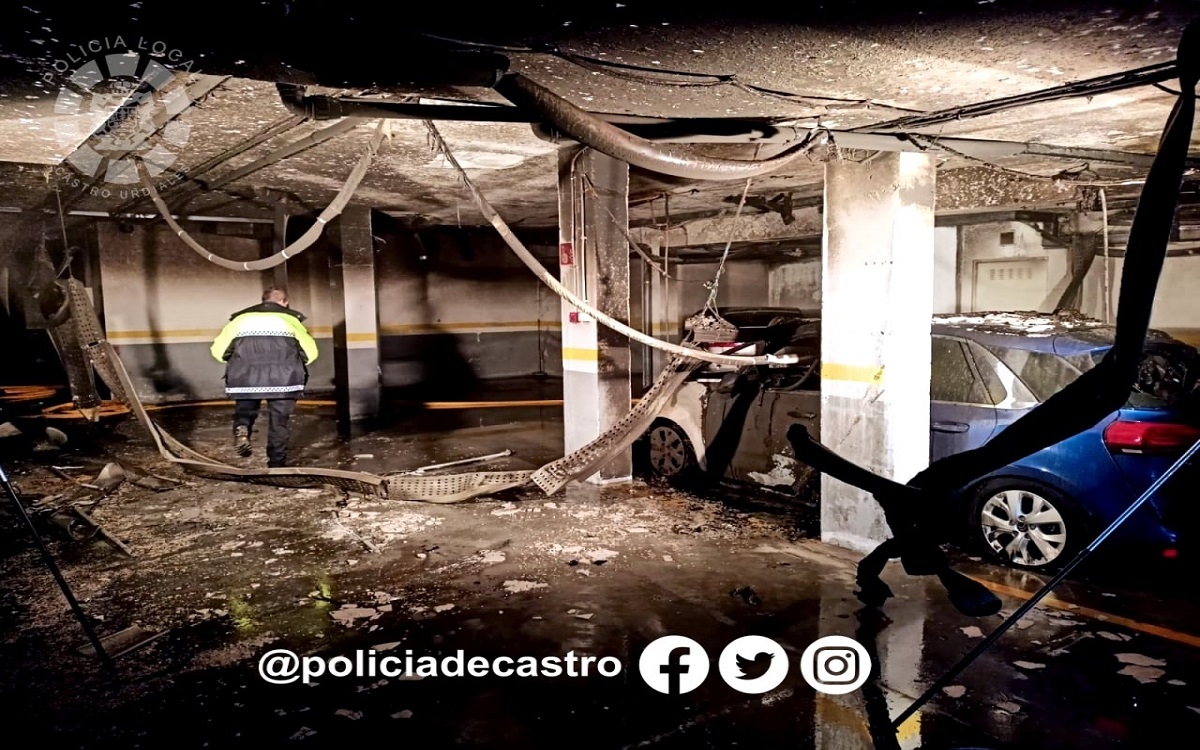 Un incendio deja un coche calcinado e importantes daños en un garaje de Castro Urdiales