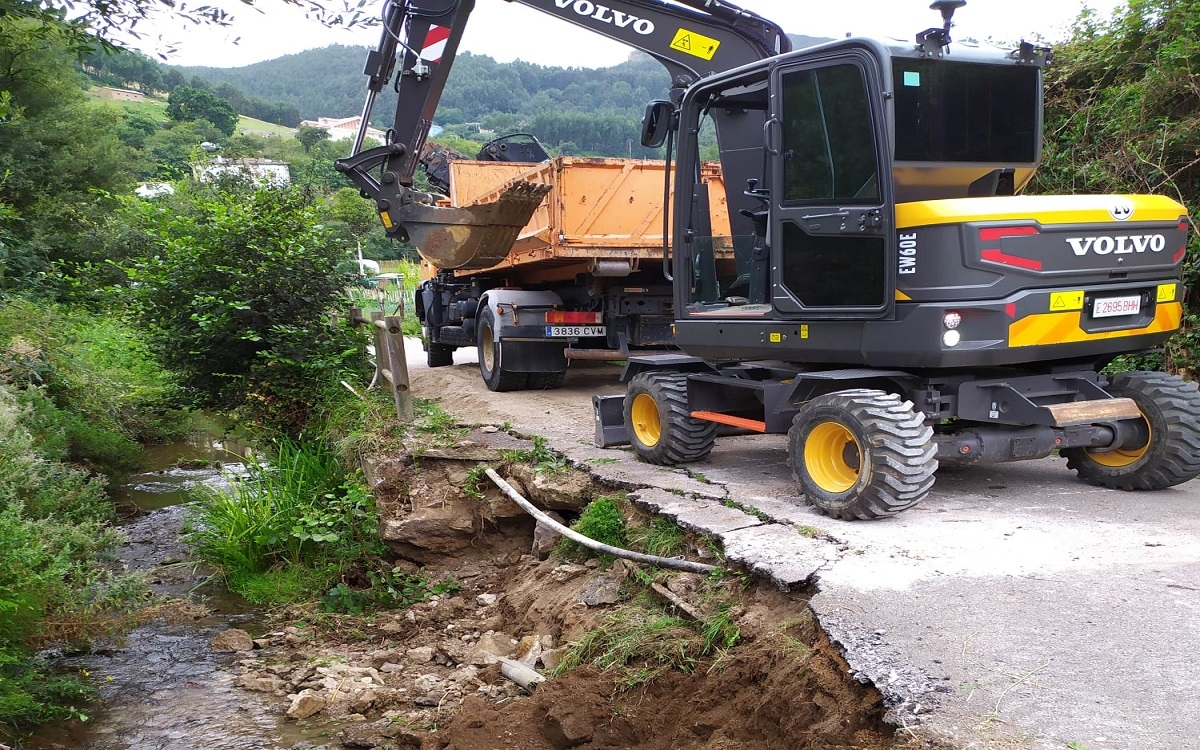 Iniciadas las obras de reparación del talud de la margen izquierda del río Sabiote en Ontón (Castro Urdiales)
