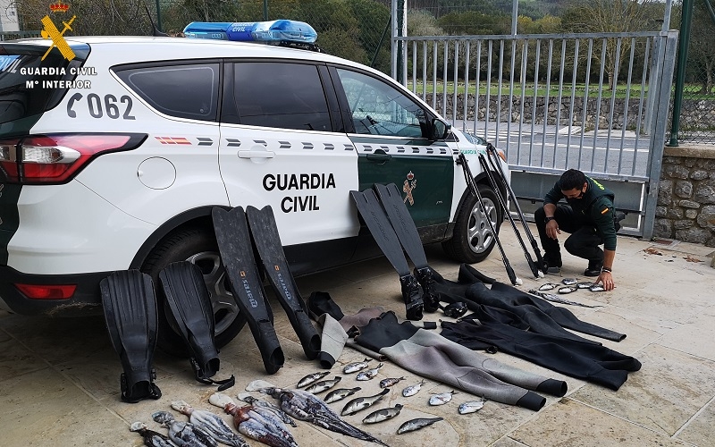 Tres buceadores detenidos en Sonabia (Castro Urdiales) por pescar en una zona de especial protección