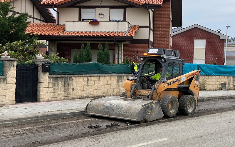 El Ayuntamiento de Castro Urdiales ejecuta las obras de asfaltado del SUNP-3 de La Loma