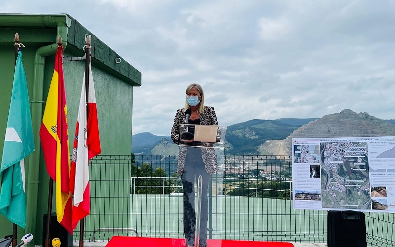 La alcaldesa de Castro Urdiales inauguró ayer el depósito del Monte Cueto